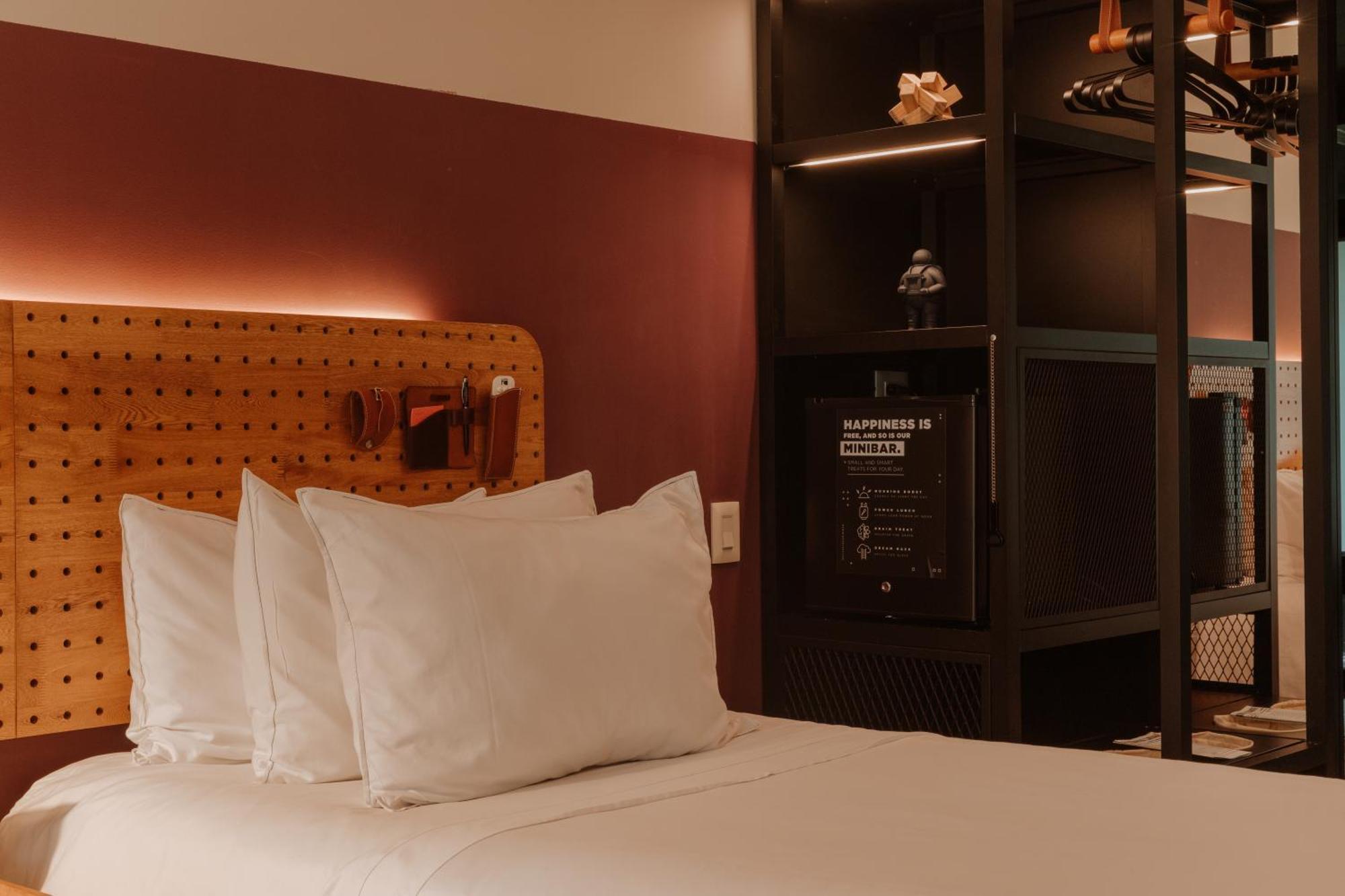 The Click Clack Hotel Medellín Esterno foto A room at the hotel