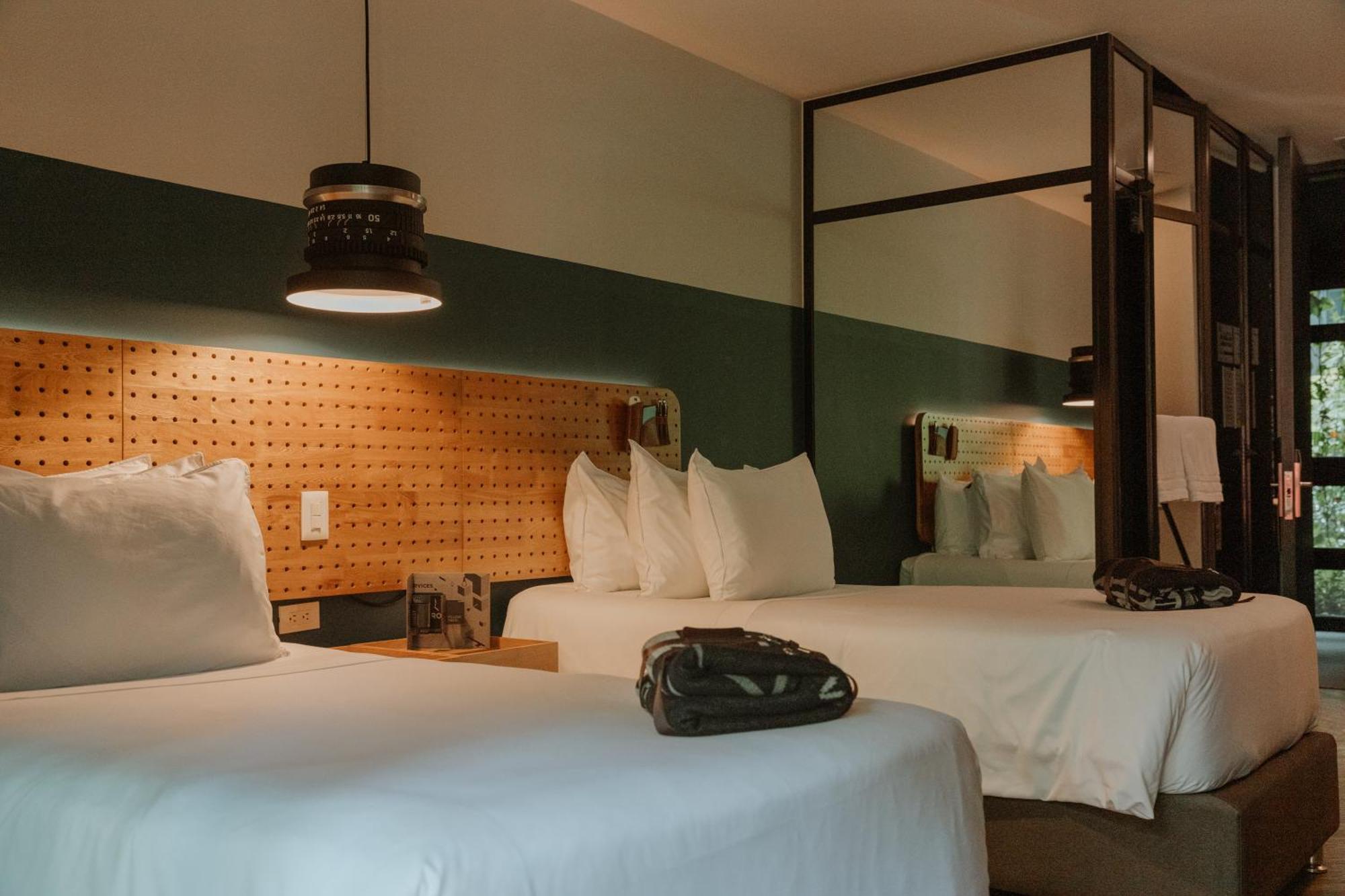 The Click Clack Hotel Medellín Esterno foto A room at the Hotel 1728