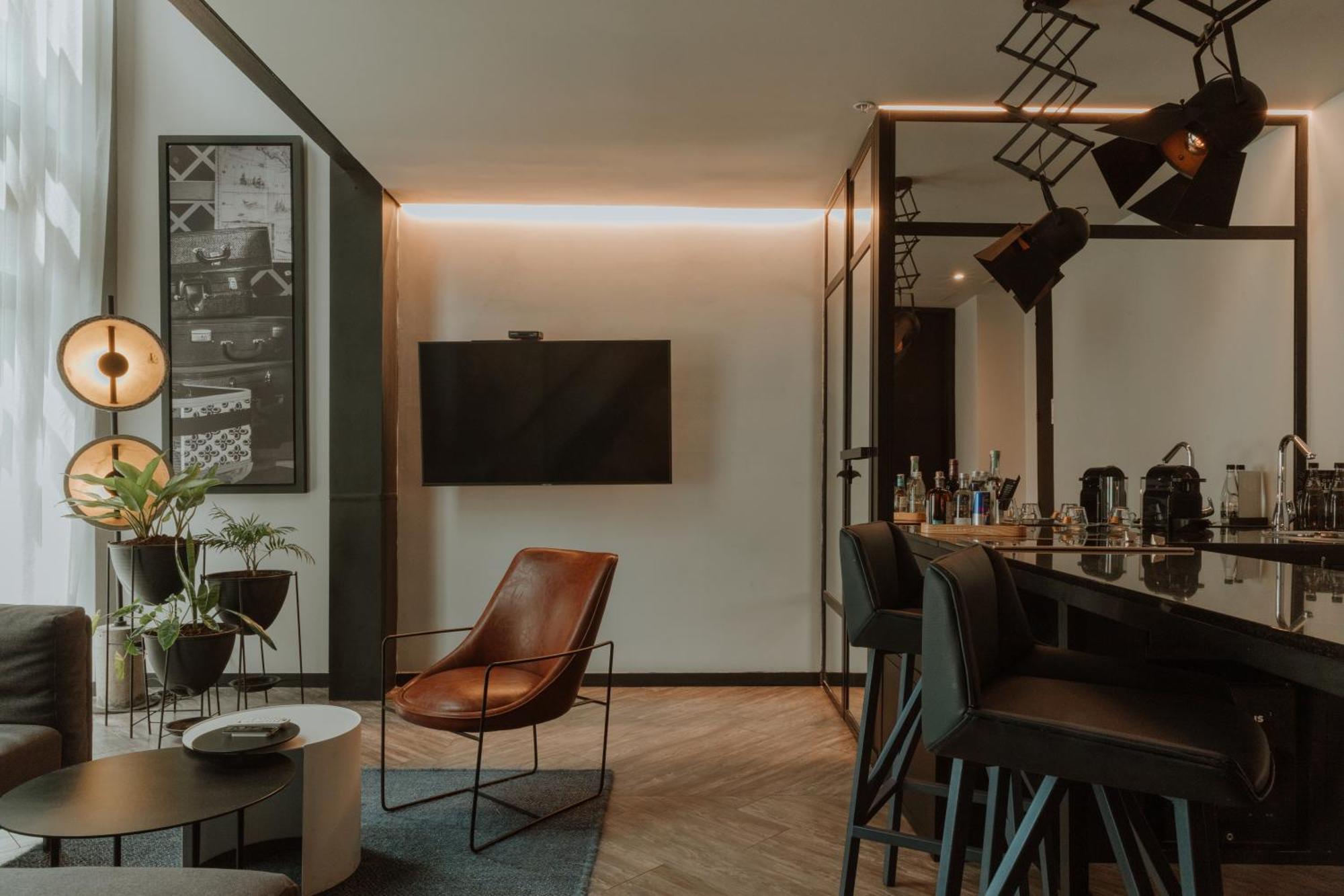 The Click Clack Hotel Medellín Esterno foto A suite at the hotel