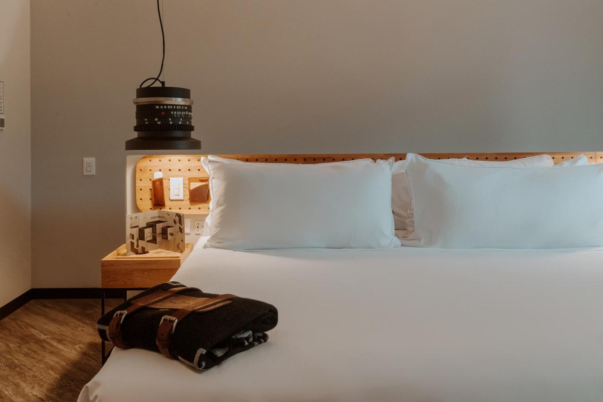 The Click Clack Hotel Medellín Esterno foto A room at the hotel