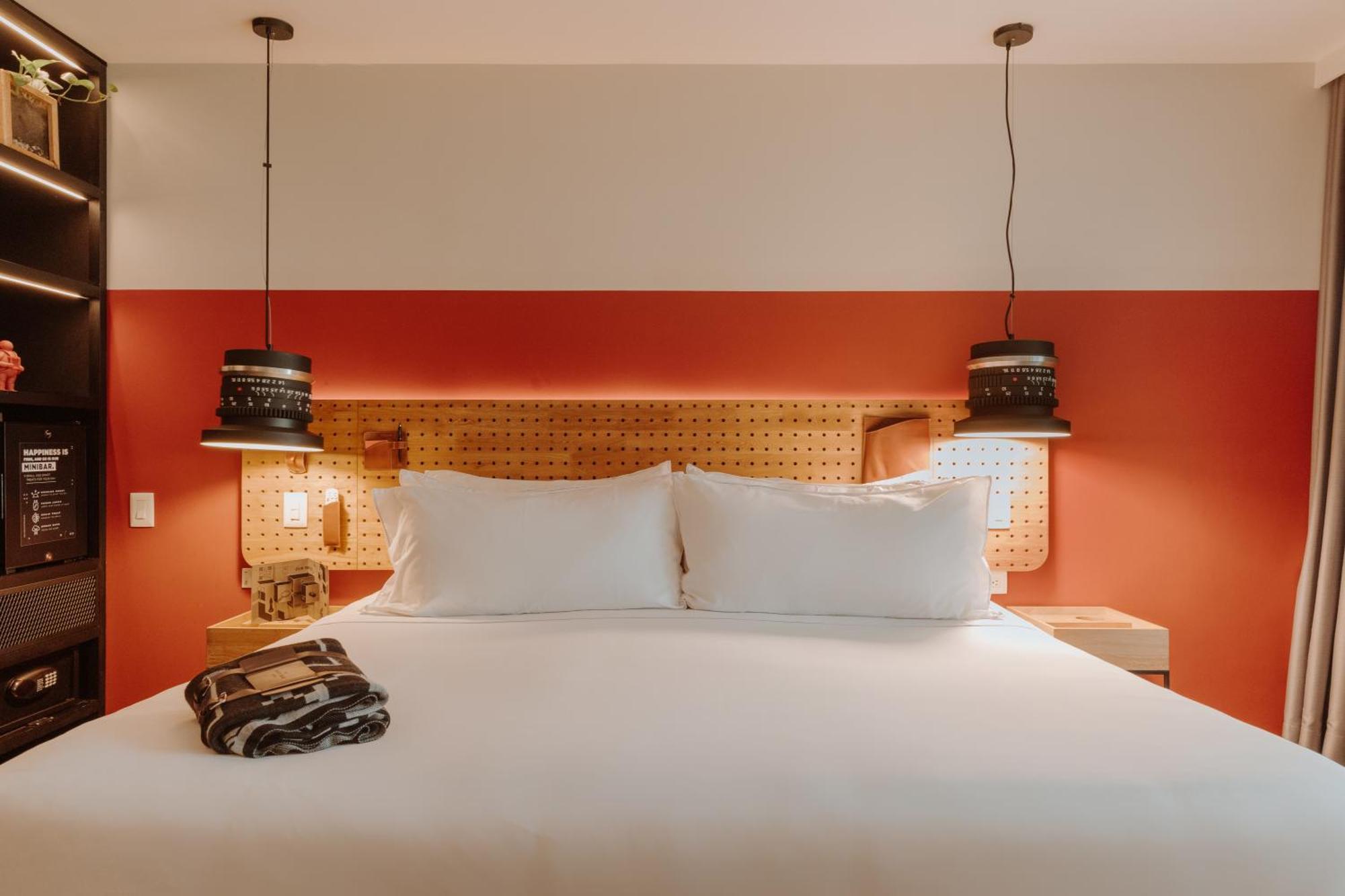 The Click Clack Hotel Medellín Esterno foto A room at the Hotel