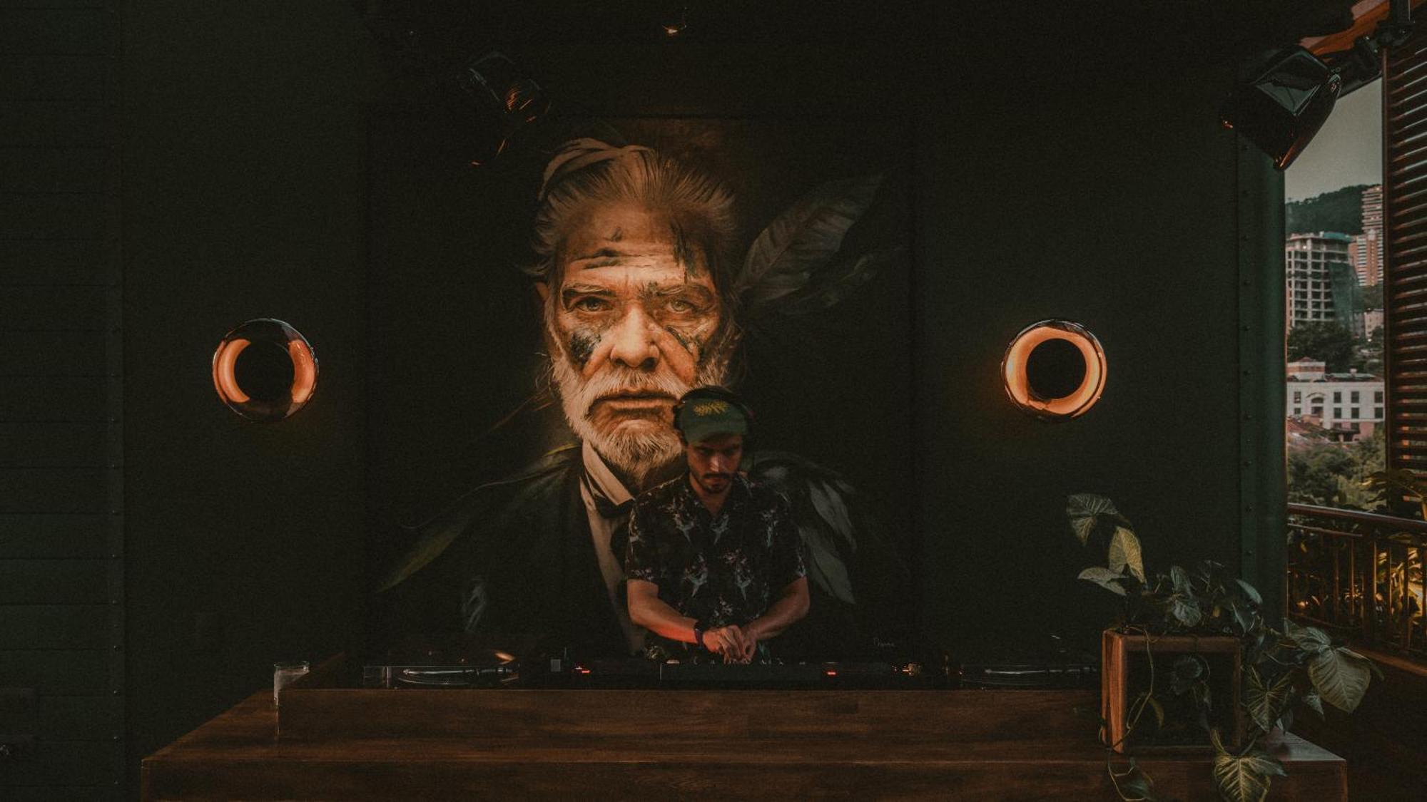 The Click Clack Hotel Medellín Esterno foto The 1970s saw the rise of the New Hollywood, with films such as The Godfather (pictured) and The French Connection.