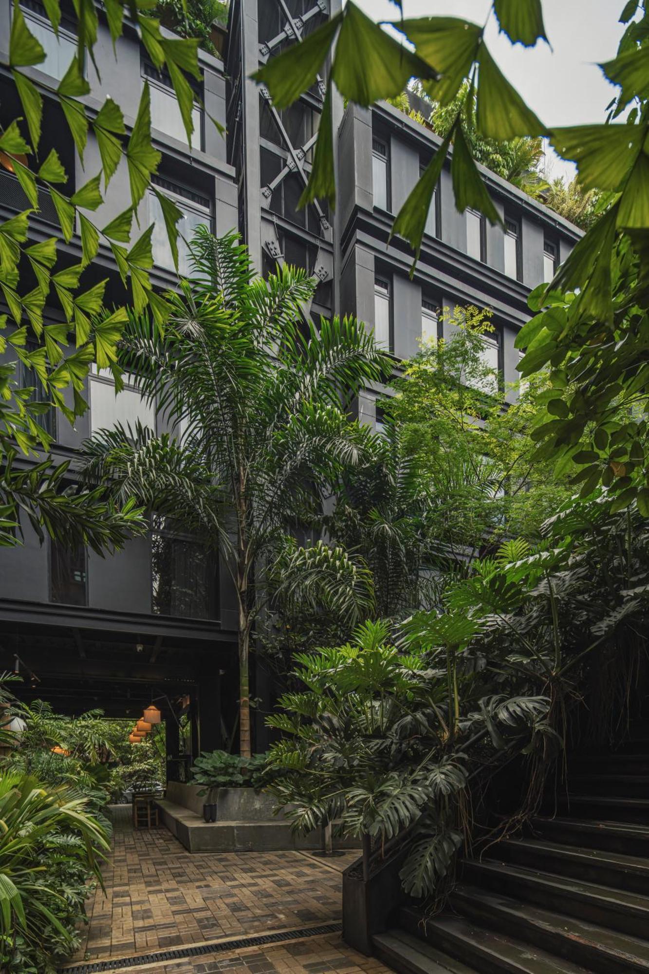 The Click Clack Hotel Medellín Esterno foto The interior courtyard of the building