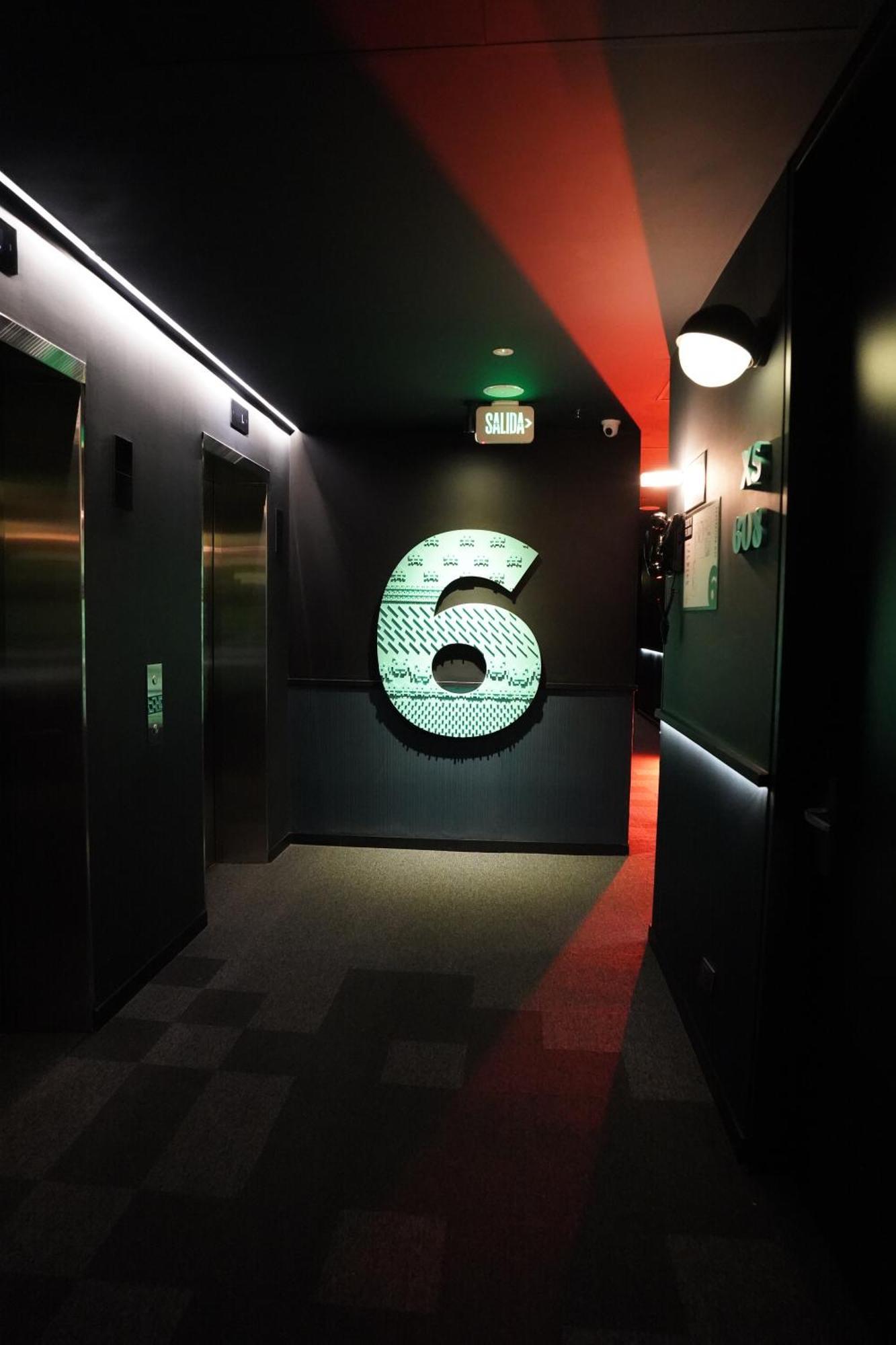 The Click Clack Hotel Medellín Esterno foto The 6th floor of the hotel